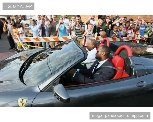 勒布朗穿着睡衣开直播，看着家里豪宅，这日常也太奢了吧